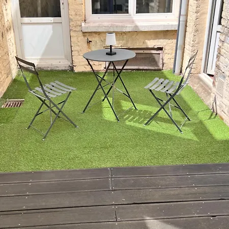 Joli Avec Cour Privee Appartement *